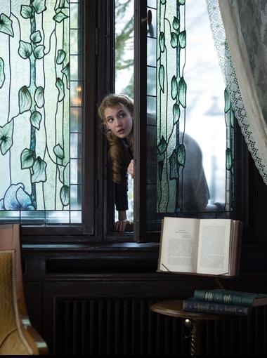 prettybooks:  First stills from The Book Thief, due to be released 15th November. (via Page to Premiere). 