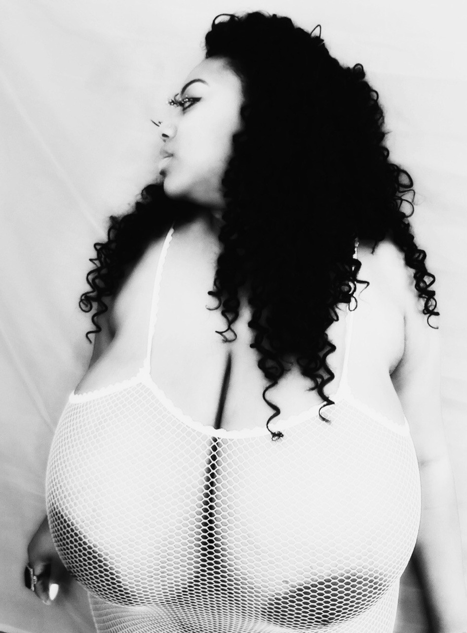 therapedungeon:  Ugh. Fuck me she’s so damn gorgeous 😩😍