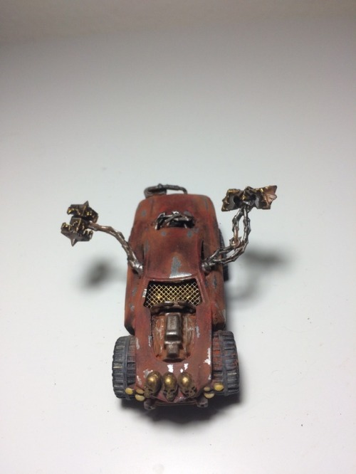 meetmyminis:« Everybody even remotely involved Gaslands is nuts ; but this guy ? Flailing hammers ?