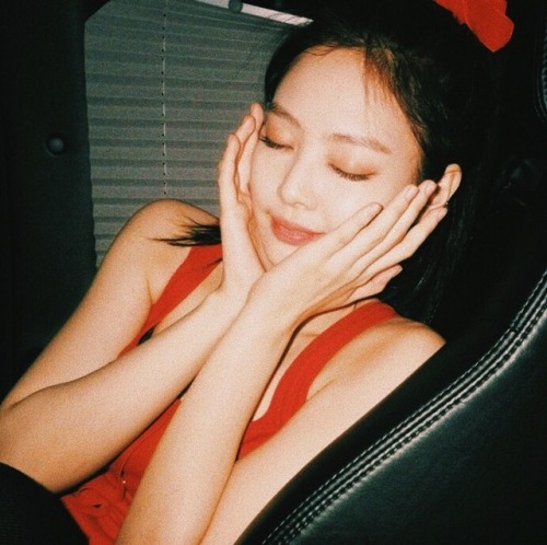 ⋆ jennie kim + like/reblog thank u + jennie in red is super hot.