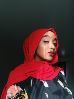 beautyofhijabs:  amaalsdrifting:  birthday selfies in red. I’m not smiling in any of these but I’m so full of joy!  Beauty