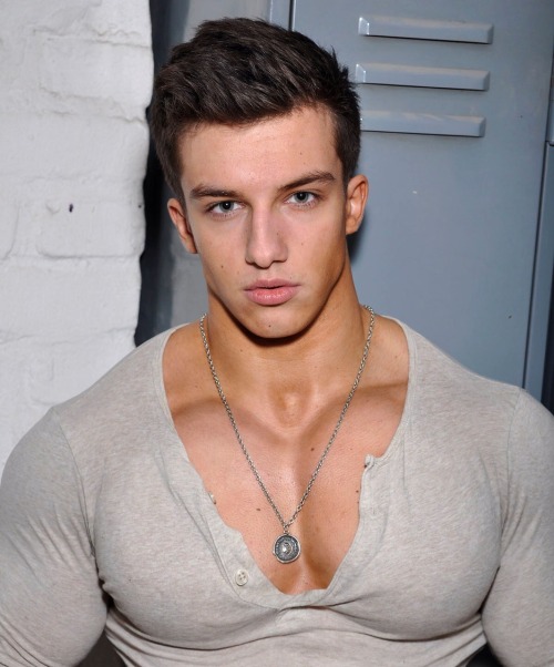 gaytnaluvr: bigasschest: Damn! A bit young and pretty for me, but those pecs!  That cleavage!