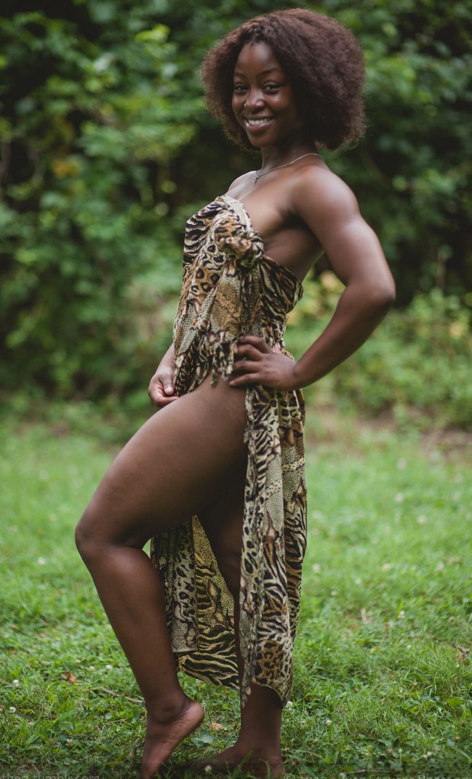 ebony-desire:  Hookup with hottest dark skin babes in your area!