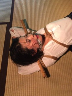 justscreenshots:    Shibari Naka AkiraModel Nana Takamiya