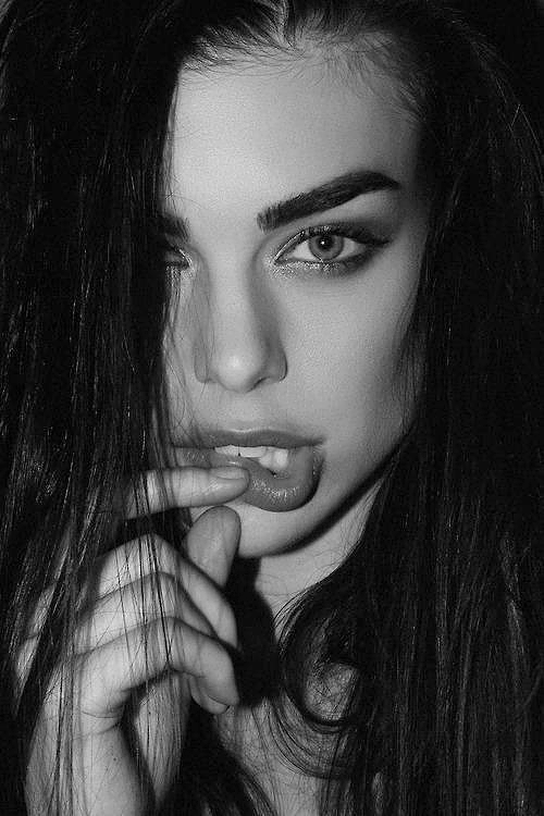 motz-hottest-eyecandy:  Raina Hein