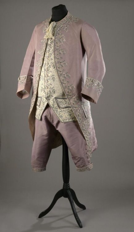 Suit ca. 1780From Daguerre