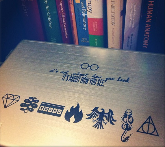 daily-harry-potter:  loving my new laptop decals.http://daily-harry-potter.tumblr.com