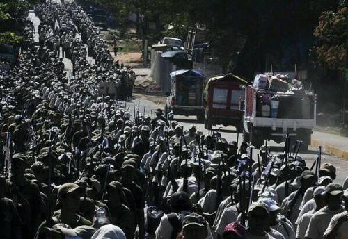fuckyeahmexico:  blog-mons:  Michoacán. México 13-01-2014     Michoacán. México 13-01-2014 Autonomy ….. This Is How AutoDefensas Arrest Their Corrupt Cops      Mexico has long suffered blistering violence and crime at the hands of its homegrown