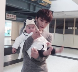 ilovekimjaejoong:Daddy Jaejoong ♥(˘⌣˘ C)  