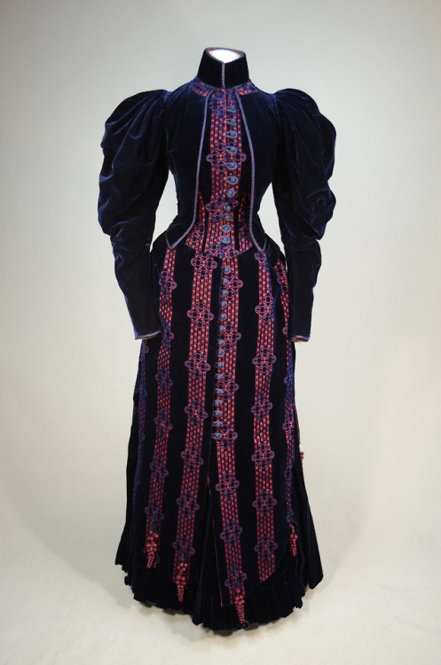 Day dress ca. 1892From the Irma G. Bowen Historic Clothing Collection at the University of New Hamps