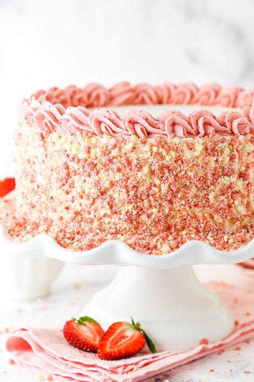 sweetoothgirl:  Strawberry Crunch Ice Cream Cake  