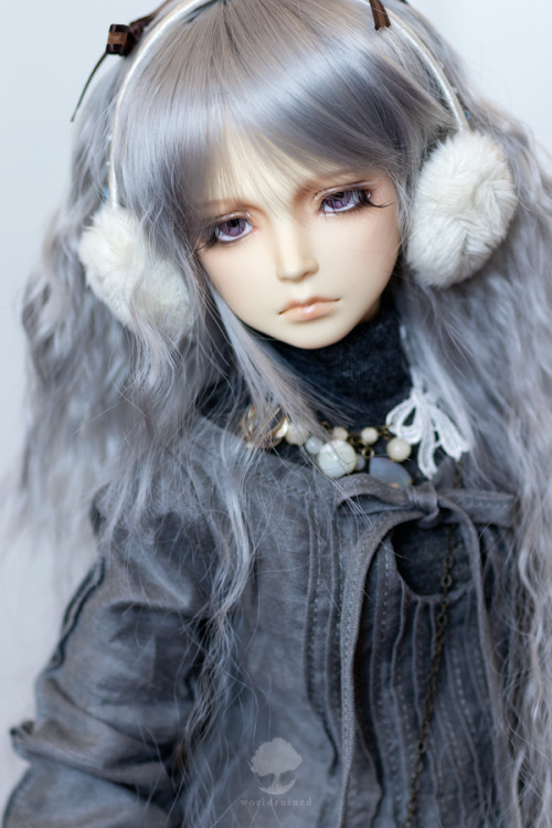 lady of eternal winter
Valyntine (V-noss version) is a Roserindoll Dino head with a faceup by Meggilu and a Volks Unoss body. Her pintuck dress is by KABA and the mock turtleneck is by Lush Berry. Her earmuffs are by Syrup*Bunny, the bag is by...