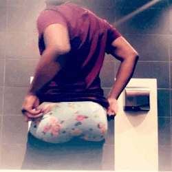 joey2geeked:  Come Taste this Ass 😋😜😌💦💦💦