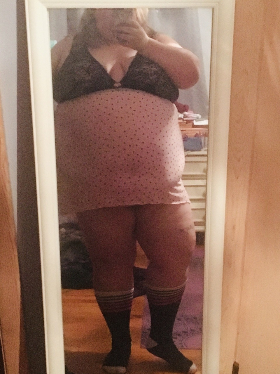 mywonderfullykinkymind:  Posing 🤳🏻💜
