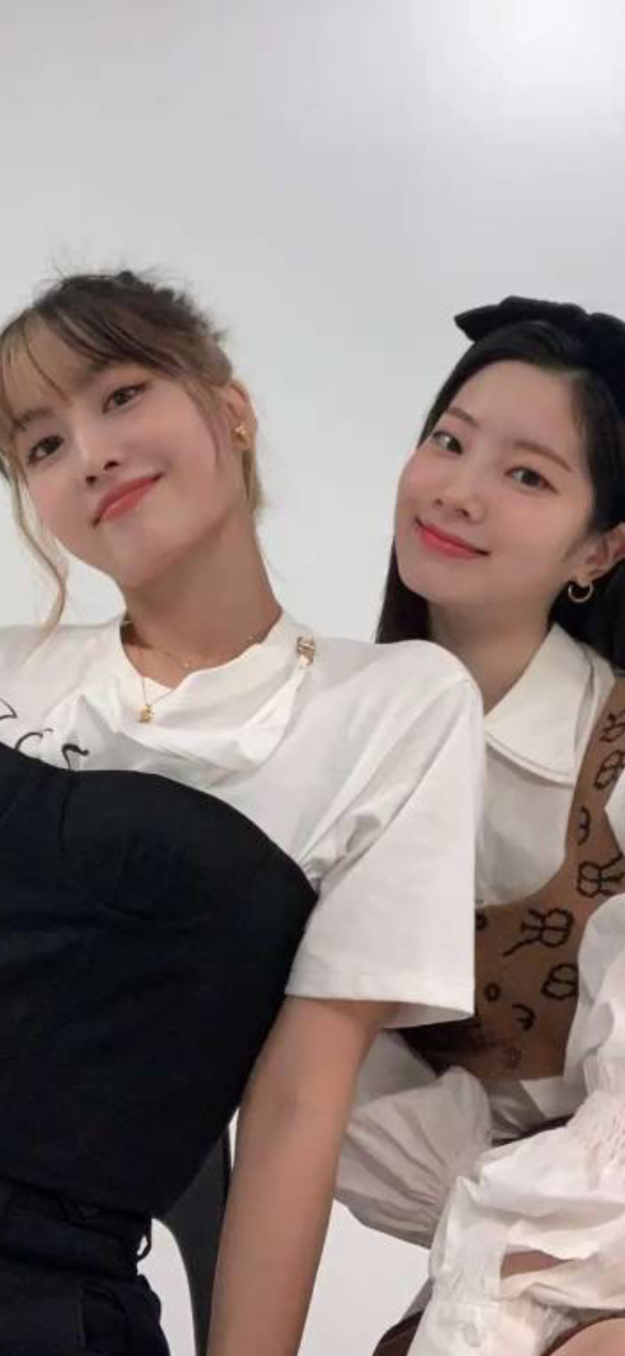 Dahmo - Matching Wallpapers