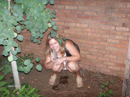 thescottishgeek: I Love ladies pissing outdoors.