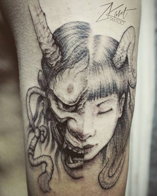 De hace unos días :3 #onigirl #onitattoo #girltattoo #madeinkchile #blackwork #zkart #tattoo