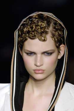 vlada-sasha-natasha:  Jean Paul Gaultier spring 07 