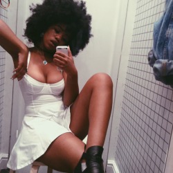 sassyesq:  theslumflower:  #AASelfie  Black