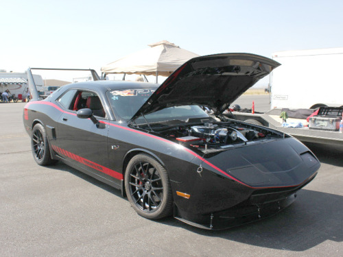 onlymusclewilldo: 1000+Hp $500,000.00 goes 200mph in under a mile  Sweet modded Challenger omg!!