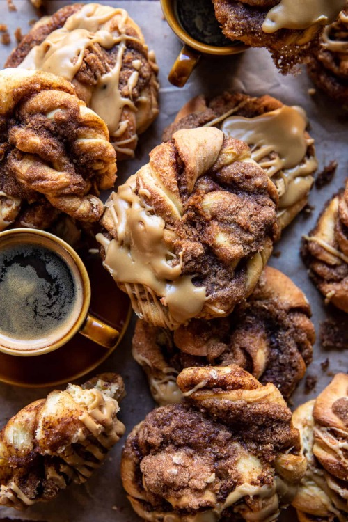 justforbooks:    Sweet warming Cinnamon Knots with Coffee Icing, for the ideal autumn treat. All made using pantry staple ingredients. Including a good amount of cinnamon, a touch of sweet brown sugar, and the most delicious coffee icing – for an extra