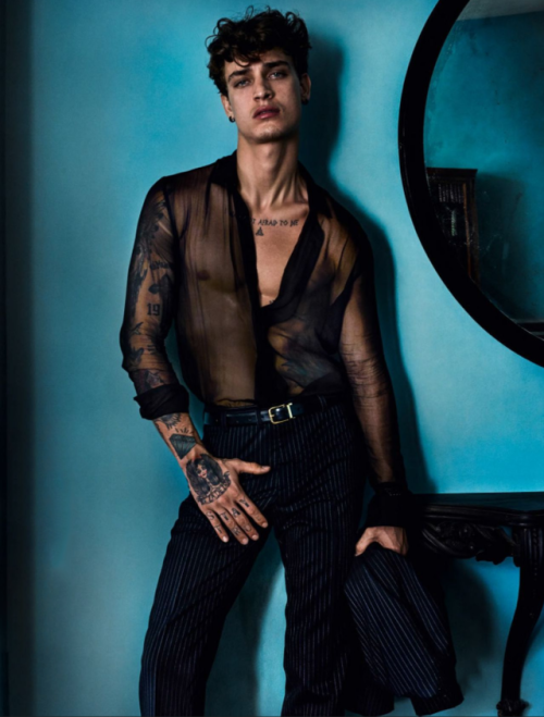 justdropithere:
“Jonathan Bellini by Mario Testino - Vogue Hommes, SS17
”