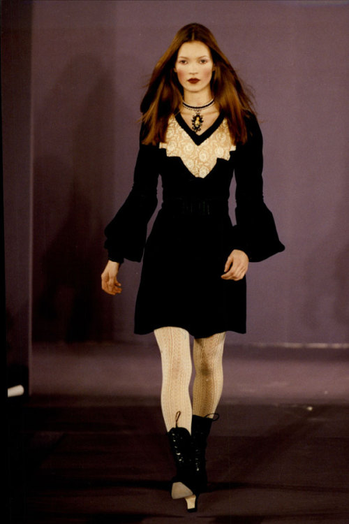 little-trouble-grrrl:  Kate Moss at the Anna Sui autumn/winter 1993 show in New York 