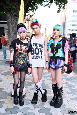 tokyo-fashion:  Maho, Chamii &amp; Miho on the street in Harajuku. Miho &amp; Maho are twins! 