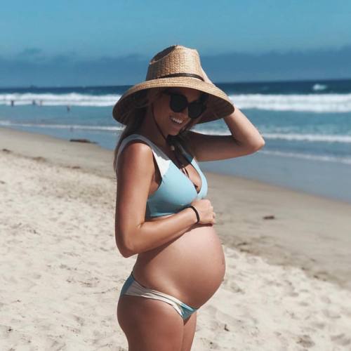 The glowing Mom to be @jenhawkins_ in the Alcamy top + Byrdie...