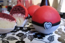 darkragedhate:  Pokeball Cupcakes