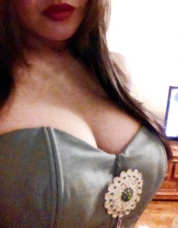 littlemissgoodhead:  green corset 