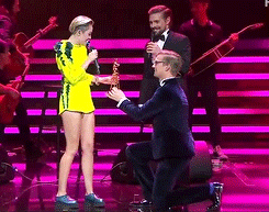  Miley accepts her Bambi Award 
