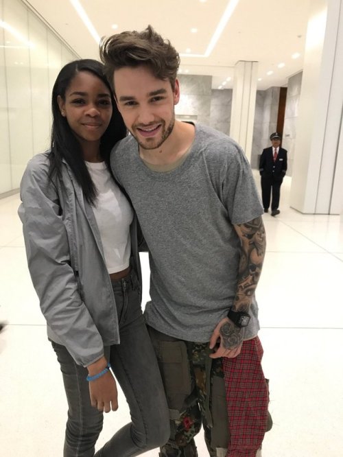 thedailypayne: Liam with a fan in New York 16/5