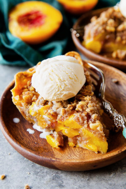 daily-deliciousness: Brown sugar peach crumble pie