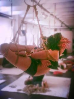 gorgone-kinbaku:  Felix Ruckert VS Gorgone