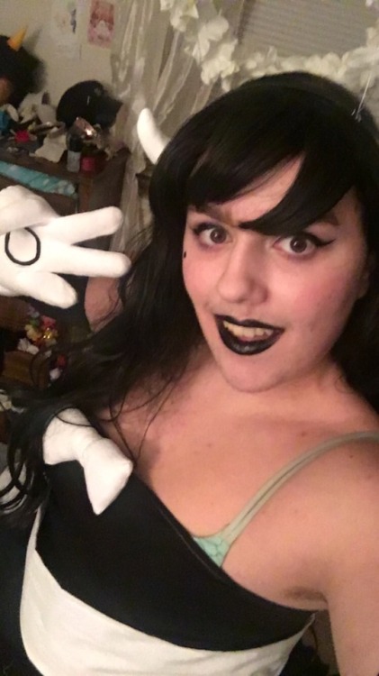 candyredterezii: It’s me Alice Angel Yeah I basically got everything done! Just gotta clean up