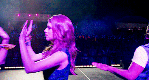 brittany-snow:Bechloe + Performing