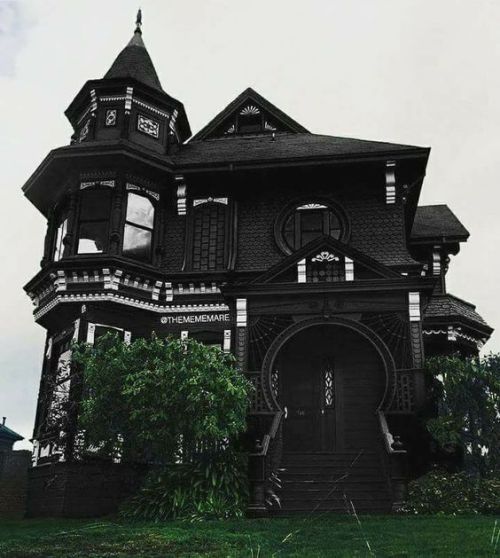 chelseamourning: sixpenceee: A compilation of gothic/Victorian style homes.  I could cry