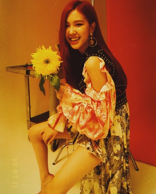 chaeyoungofficial:roses_are_rosie: