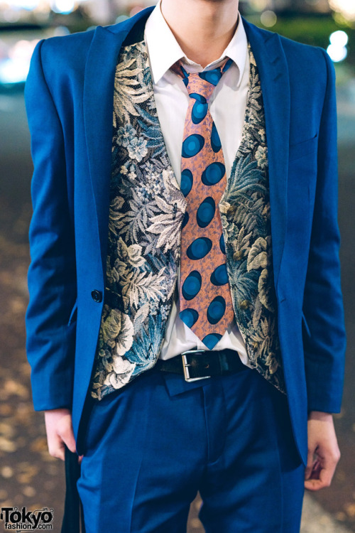 tokyo-fashion: 17-year-old Japanese student Kosei on the street in Harajuku with blue hair and a mat