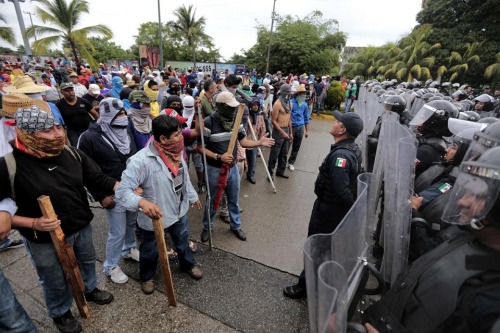 et-yet-c:aljazeeraamerica:  In Acapulco, an angry demonstration over missing students  Don’t forget about Mexico.