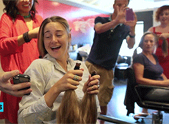 blogging4divergent:  Shailene’s reaction to her new hair 