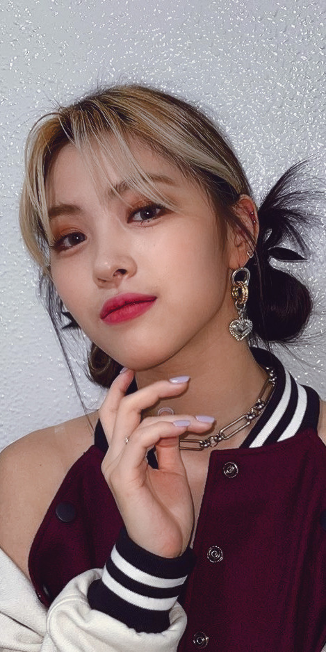 Ryunjin (Itzy) Lockscreens