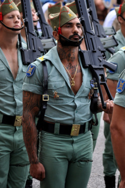 savvyifyanasty:  hijos-de-pachamama:  sappypatch:   God bless the Spanish army  Daaaamn! *the vapors*  Goddamnnnnn. Just reblogging just this once.   &gt;  omfgggg!  Follow me @ savvyifyanasty.tumblr.com