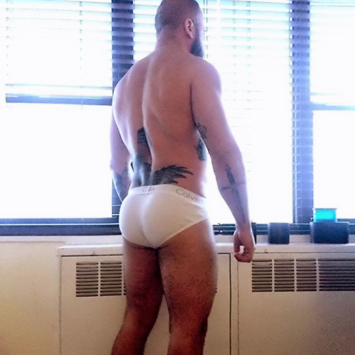 lovegettingpantsed: James discovered his friends pranked him while he was in the gym shower by putti