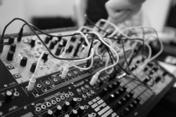 rocketsandrayguns:  MakeNoise modular synth