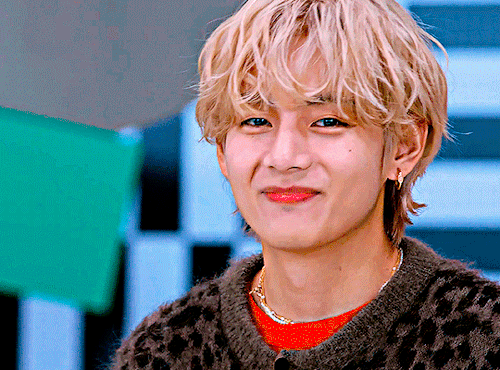 V Makes It Rain At Spotipoly
