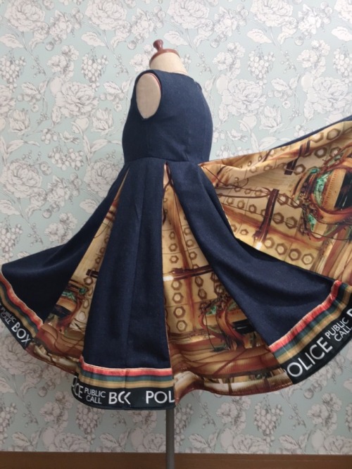 owlmylove:qno0129:I made cosplay clothes of TARDIS. Women’s  version. For my friend.  She is going t