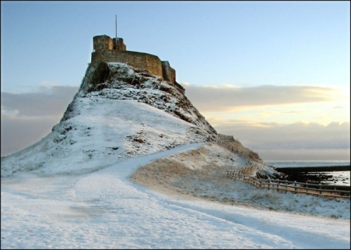 pagewoman:Lindisfarne Castle, Holy Island, Northumberland, Englandvia visit berwick