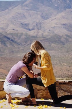 sapatao-cretina:  chega na mina e faz um surpresa dessas 💍👰